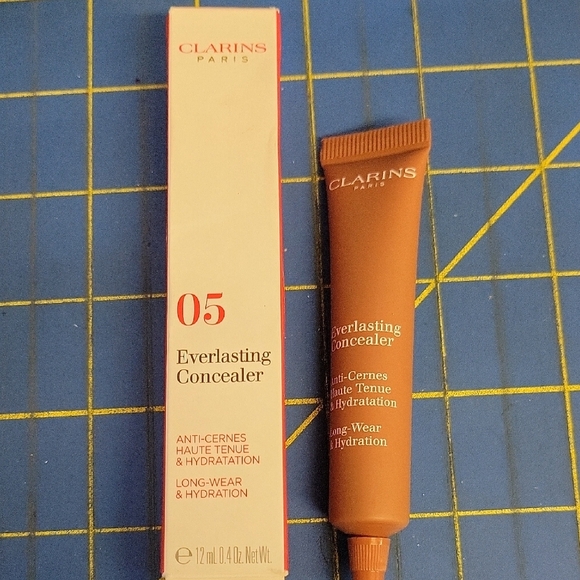Clarins Everlasting Concealer - 05 Very Deep 12ml New In Box - Picture 1 of 3